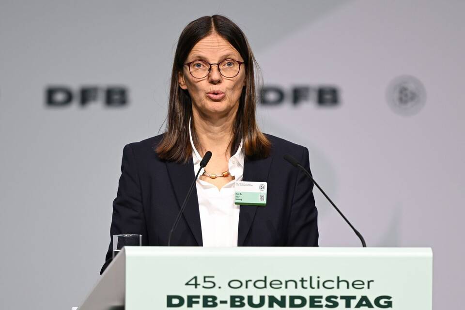 45. DFB-Bundestag in Frankfurt am Main 45. DFB-Bundestag in Frankfurt am Main