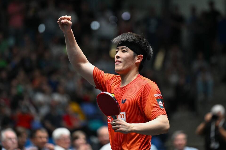 Tischtennis-Profi Dang Qiu Tischtennis-Profi Dang Qiu