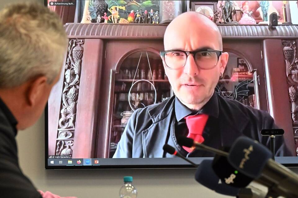 Dr. Mark Benecke