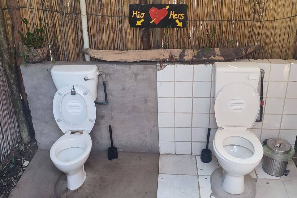 Doppel-Toilette in Namibia