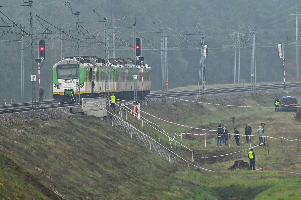 Bahnstrecke in Polen durch Sabotage beschädigt Bahnstrecke in Polen durch Sabotage beschädigt