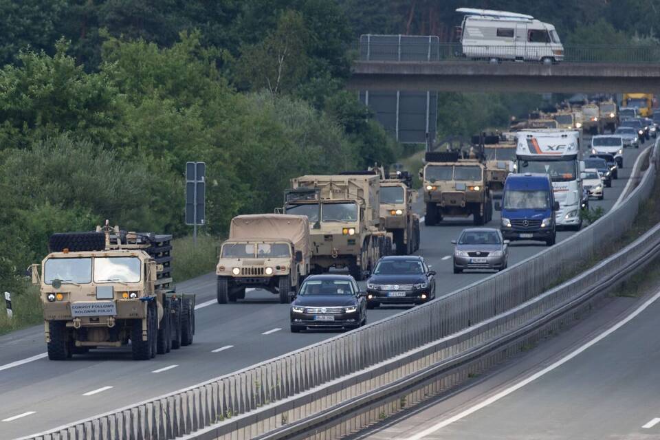 300 US-Militärfahrzeuge rollen über A2 und A33