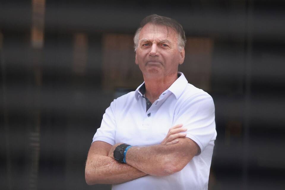 Bolsonaro erklärt Eingriff an Fußfessel mit Halluzinationen