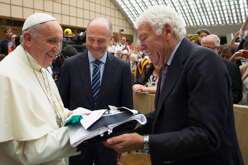 Nicola Pietrangeli mit Papst Franziskus (l)
