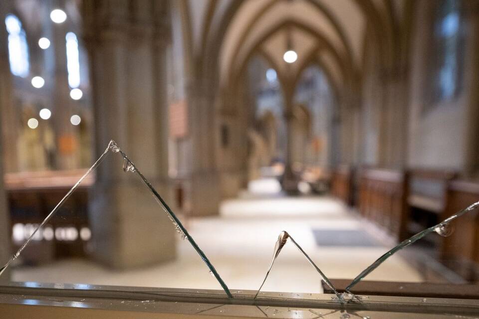 Unbekannte verwüsten Kirche in Stuttgart