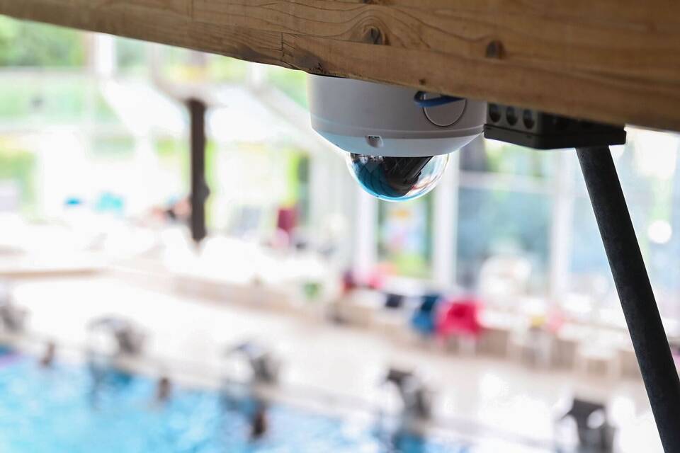 KI gestützte Überwachung im Schwimmbad