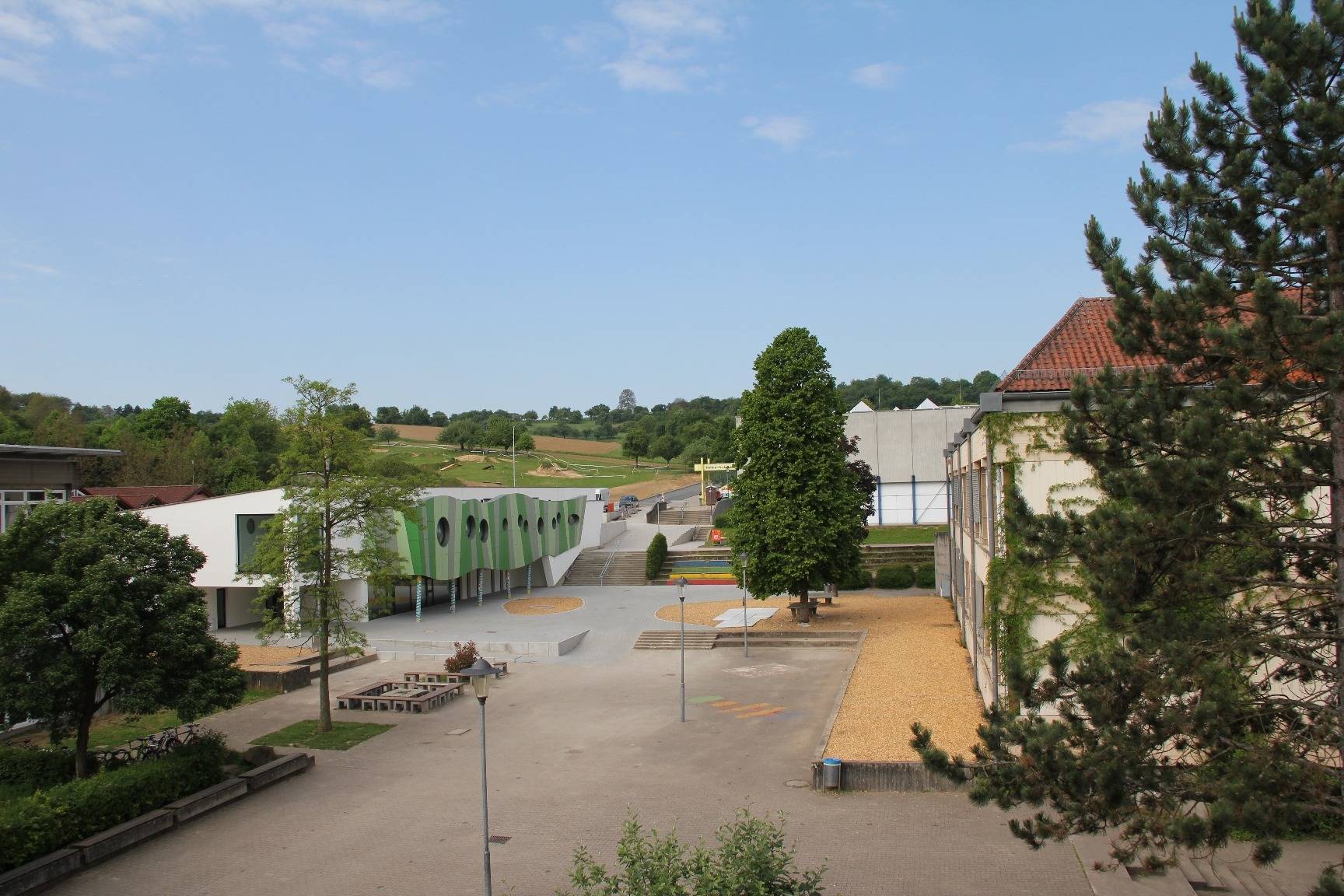 Realschule Waibstadt: Schulhof wurde umgestaltet - Sinsheim - RNZ