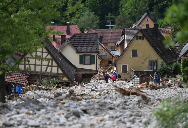 Wenn es plötzlich stark Wer zahlt Schäden am Haus