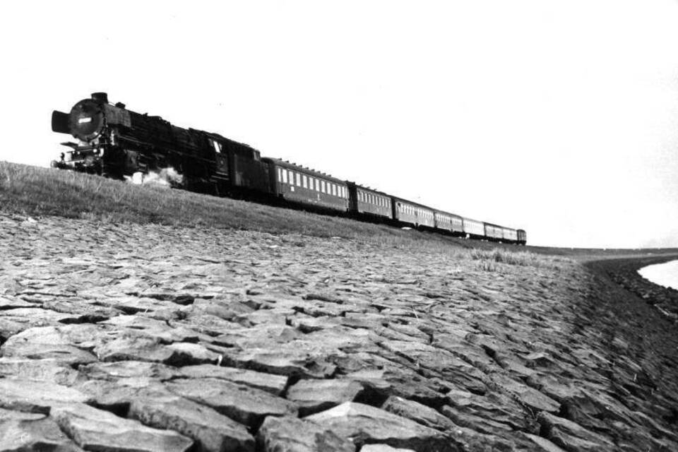 Hindenburgdamm wird 90 Jahre alt Hindenburgdamm wird 90 Jahre alt