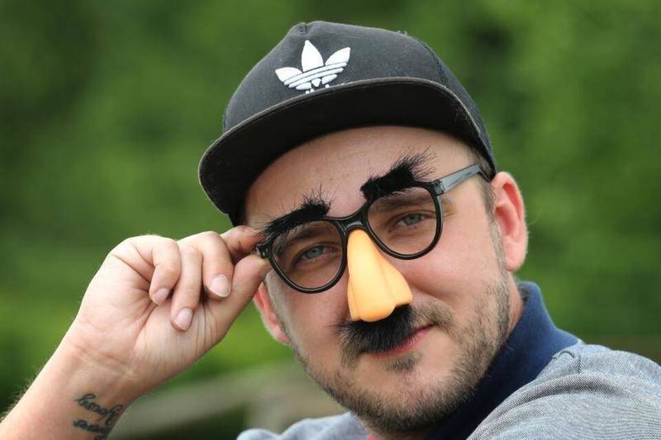 Kunstfigur Willy Nachdenklich