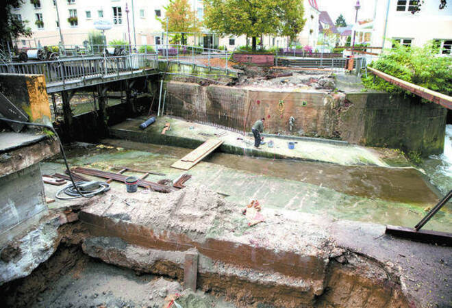 Die Neue Fussgangerbrucke Trifft Heute In Bammental Ein Nachrichten Region Heidelberg Rnz