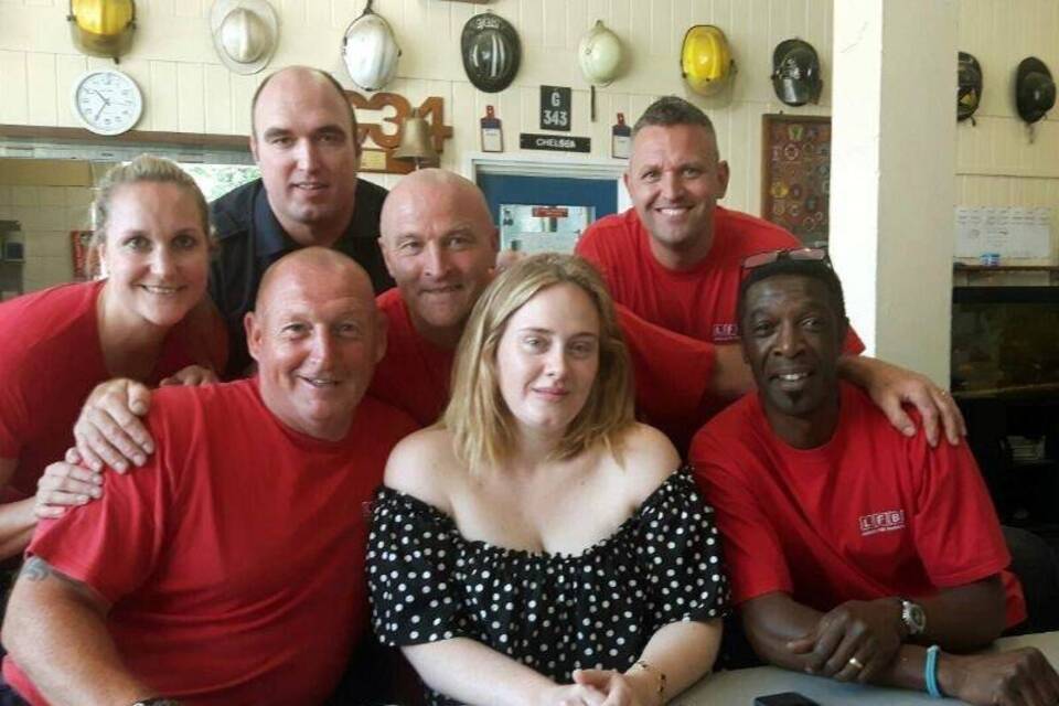 Adele bei der Feuerwehr