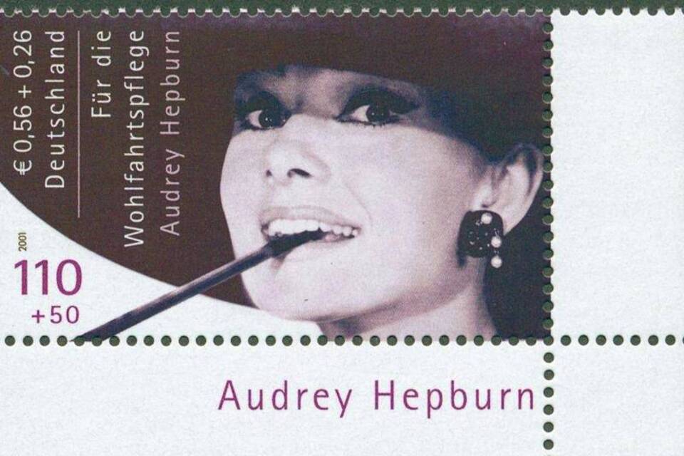 Audrey-Hepburn-Briefmarke für 150.060 Euro versteigert Audrey-Hepburn-Briefmarke für 150.060 Euro versteigert
