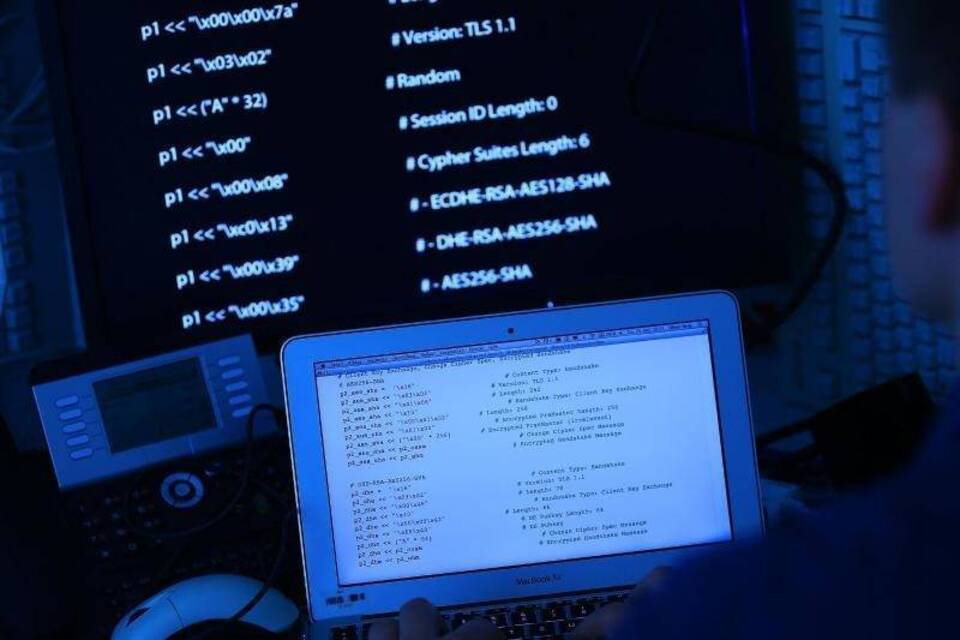 Computer mit Quellcode