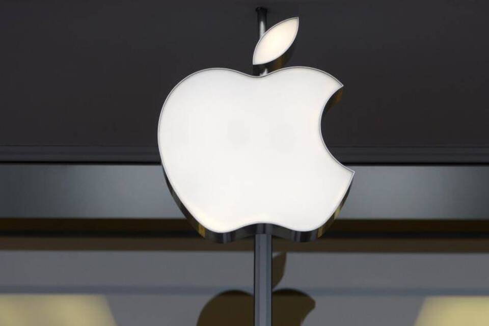 Apple Apple