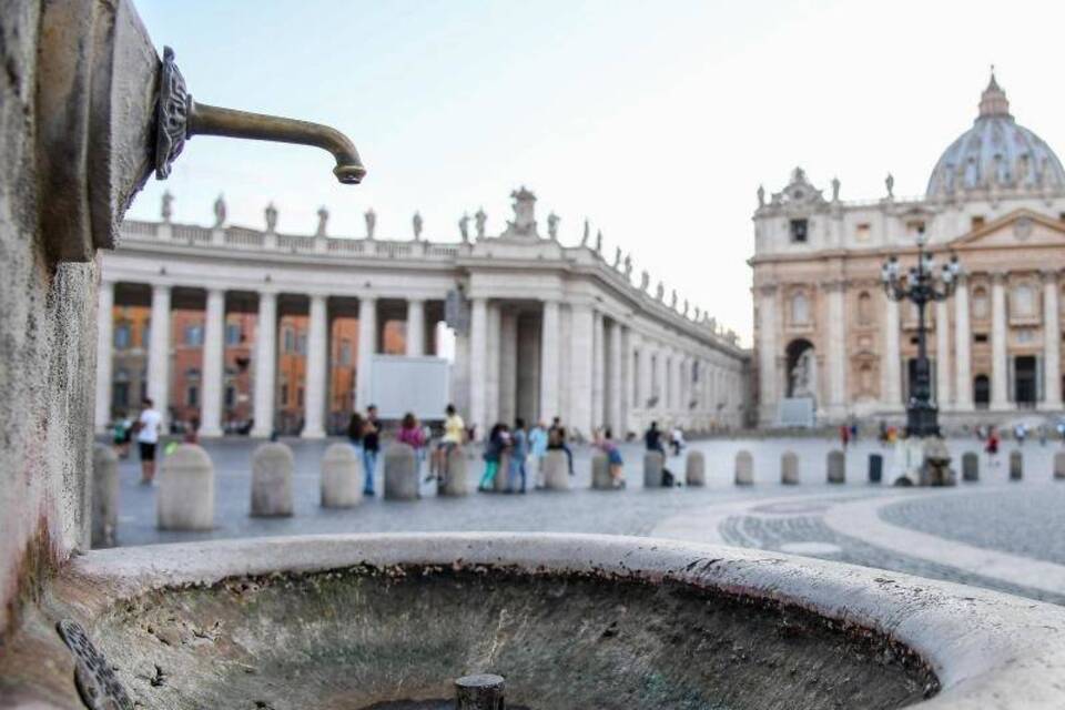 Vatikan stellt wegen Trockenheit Brunnen ab