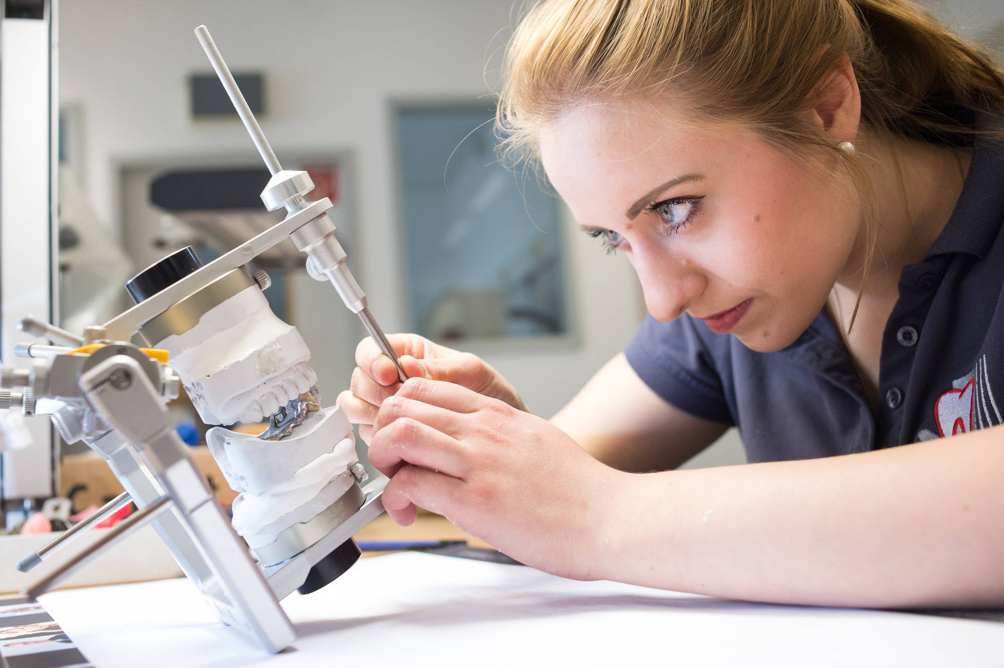 Zahntechniker brauchen ruhige Hände: Experten für den richtigen Biss - Ausbildung & Beruf - RNZ