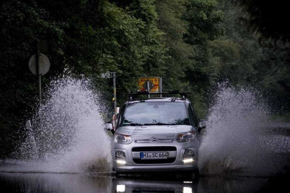 Neue Gewitter erwartet Hochwasser in Niedersachsen Pegelstände sinken nur langsam Panorama Neue Gewitter erwartet Hochwasser in Niedersachsen Pegelstände sinken nur langsam Panorama