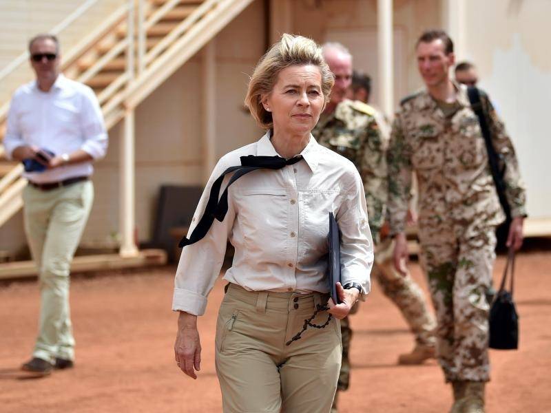 «Dieser Verlust wiegt schwer» Von der Leyen gedenkt toter Soldaten in