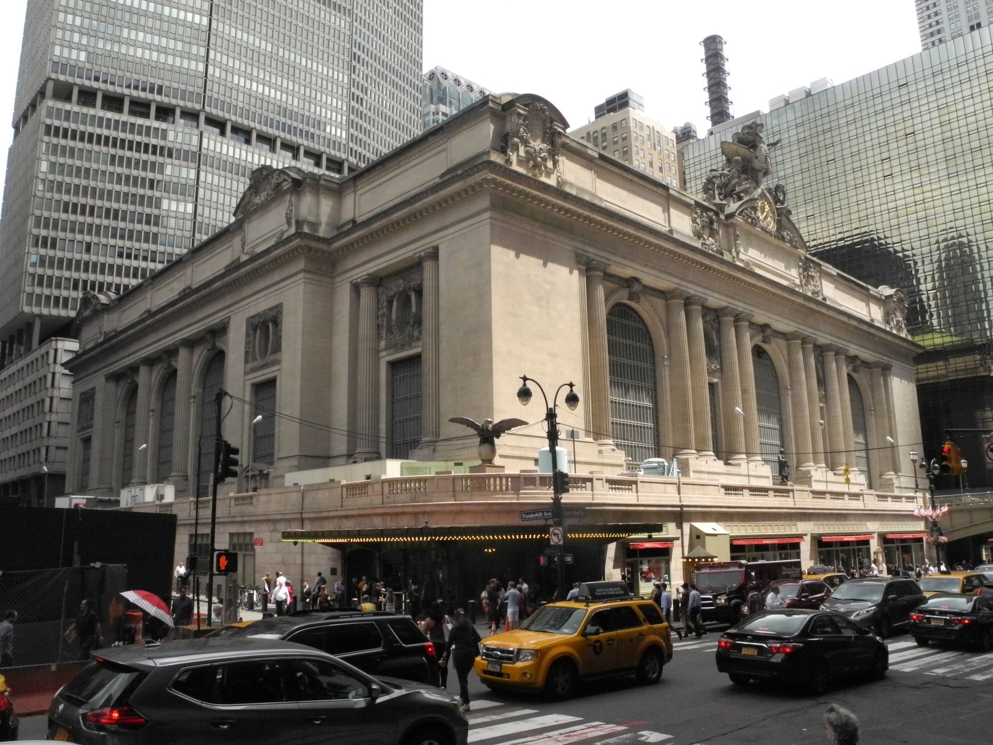Grand Central Station New York Schmuckstuck Neben Glasfassade Magazin Rnz