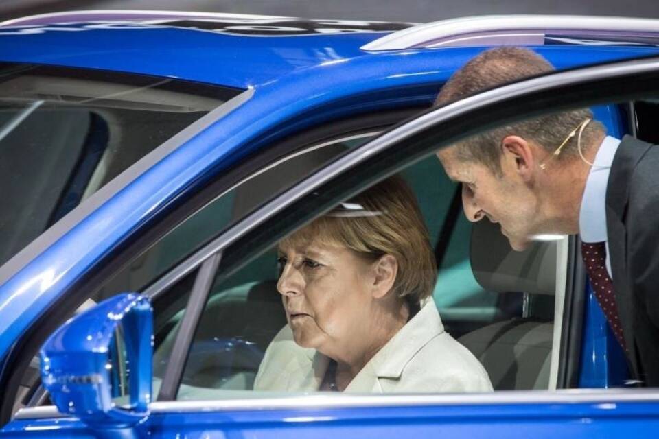 Angela Merkel auf Automesse IAA
