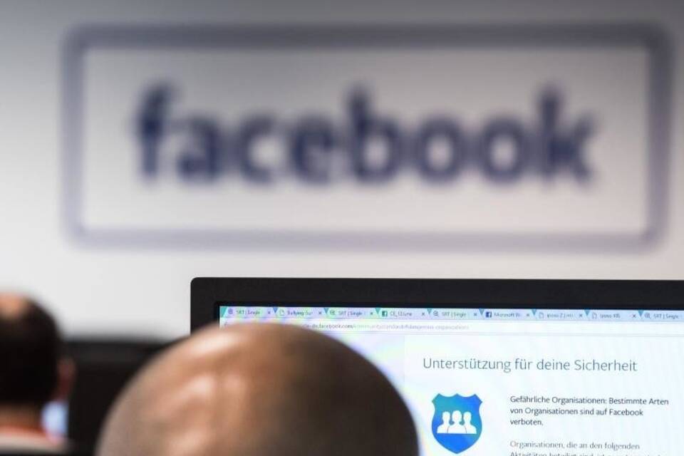 Facebook-Schriftzug Facebook-Schriftzug