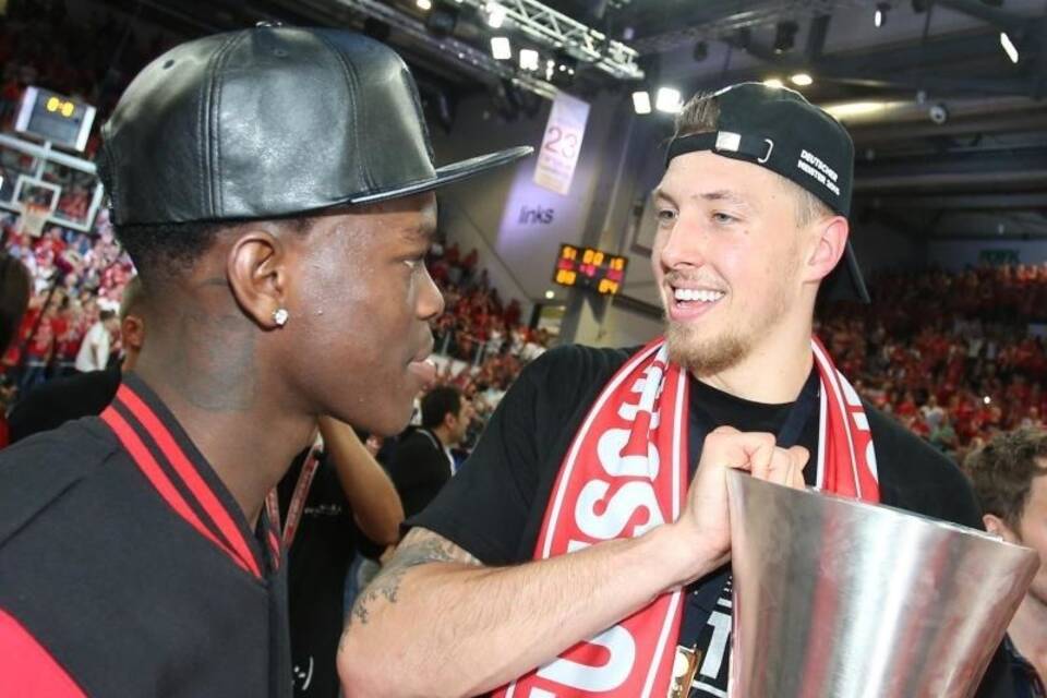 Dennis Schröder und Daniel Theis