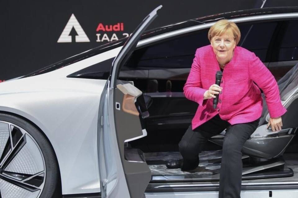 Kanzlerin Merkel auf IAA