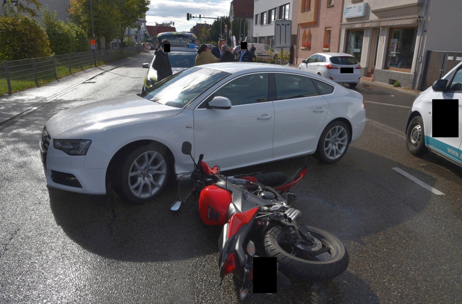 Unfall in Eppelheim: Motorrad kollidierte mit abbiegendem Audi