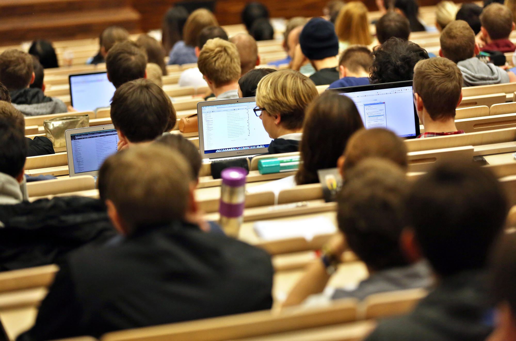 Studium Nach Dem Abitur In Vollzeit Studieren Oder Besser Berufsbegleitend Meldung Der Arbeitsagentur Rnz