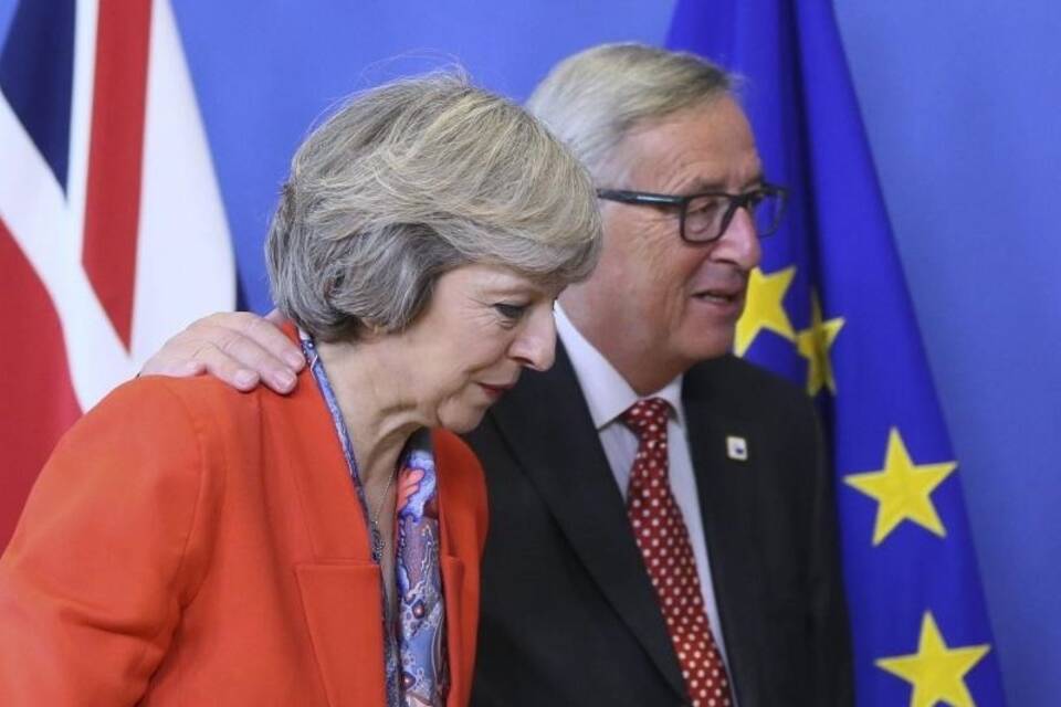 Juncker und May