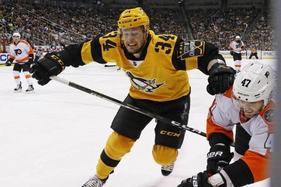 Tom Kühnhackl Tom Kühnhackl
