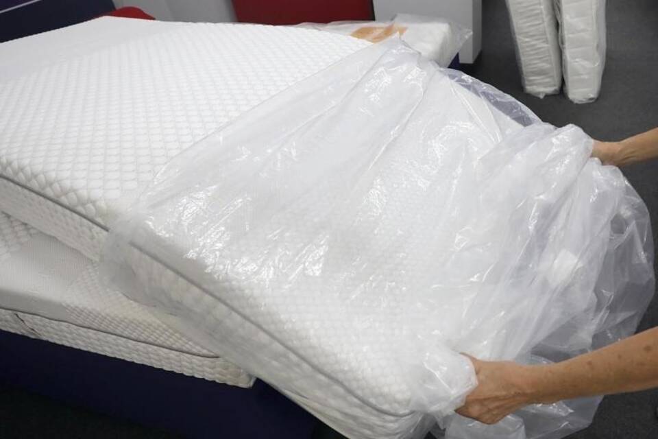 Matratze mit Schutzfolie Matratze mit Schutzfolie