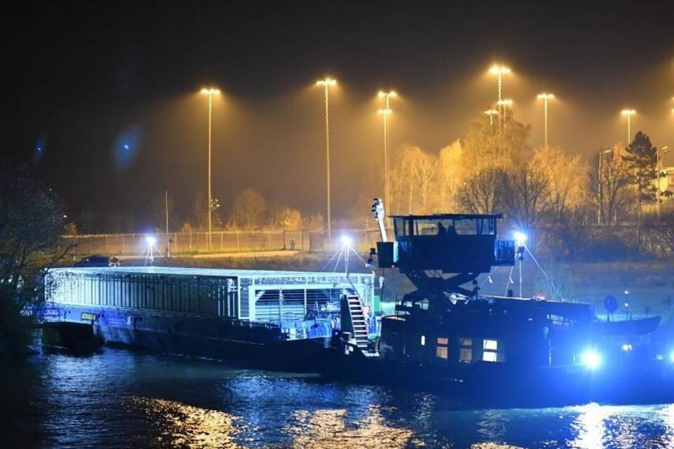 Castor-Transport auf dem Neckar