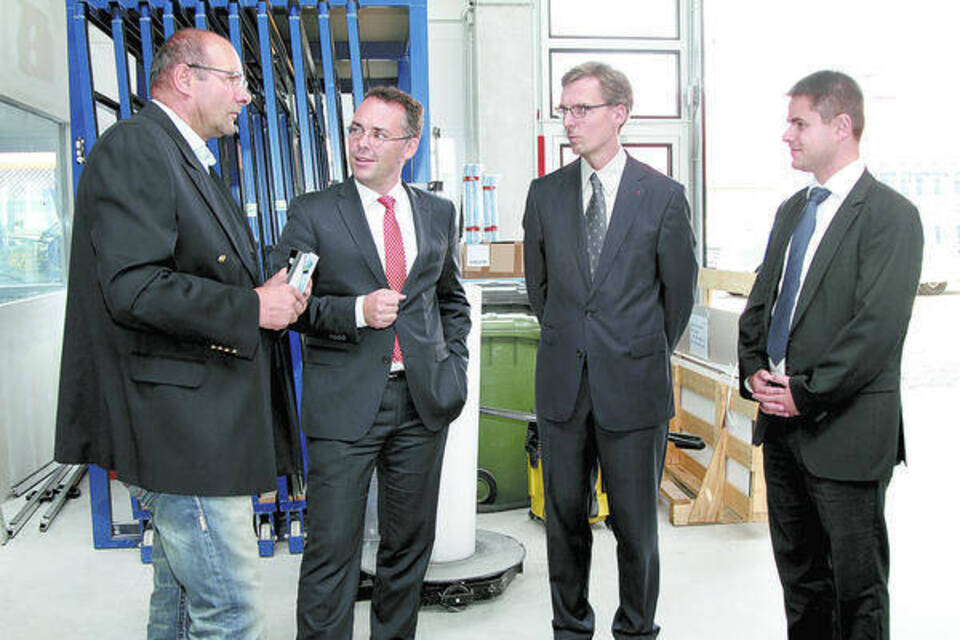 Glas wird mit Holz oder Gras "verbacken" RheinNeckar Nachrichten