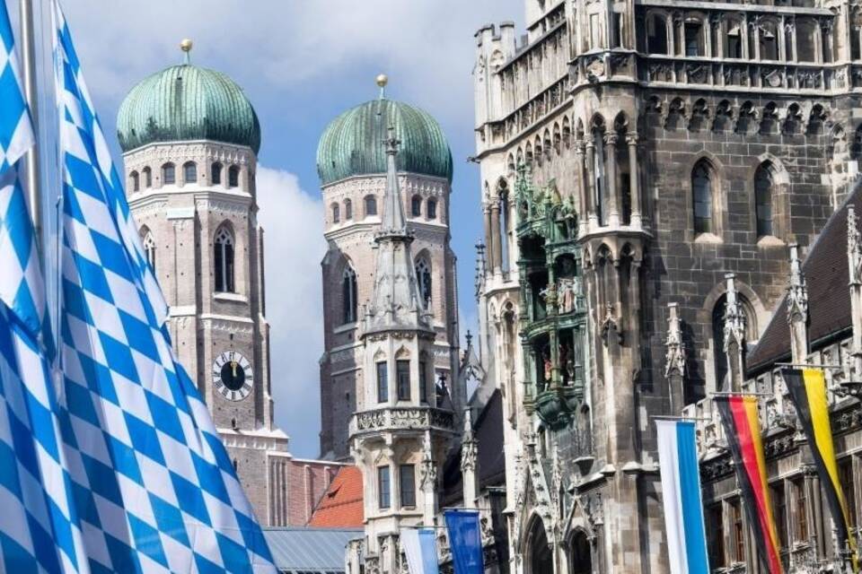 Frauenkirche und Rathaus in München