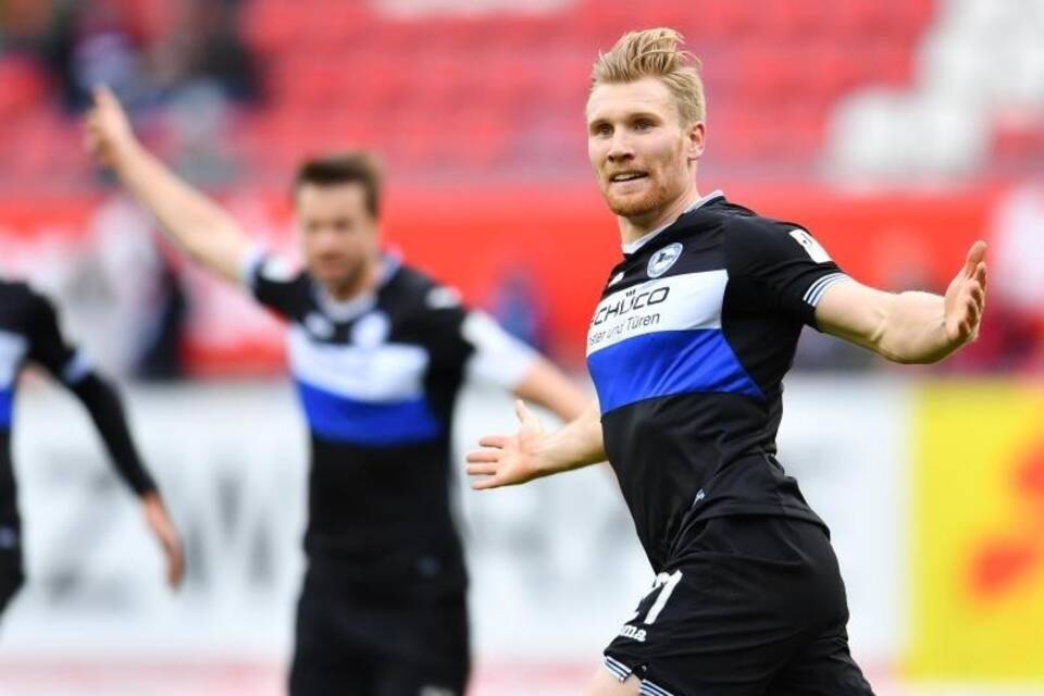 1. FC Kaiserslautern - Arminia Bielefeld 1. FC Kaiserslautern - Arminia Bielefeld