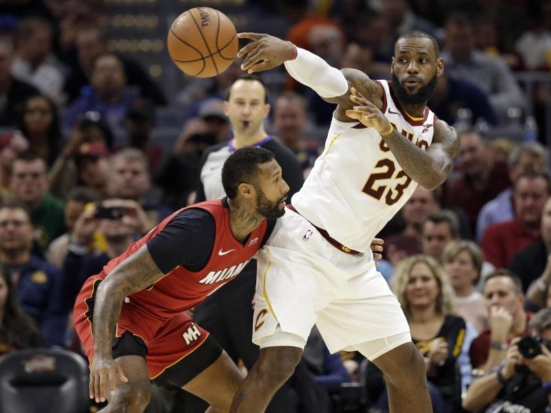 Mit Schiedsrichter angelegt: Im 1082. NBA-Spiel: Erster ...