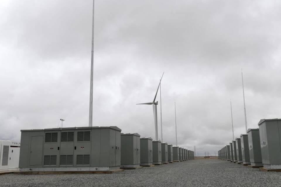Größte Lithium-Ionen-Batterie in Betrieb Größte Lithium-Ionen-Batterie in Betrieb