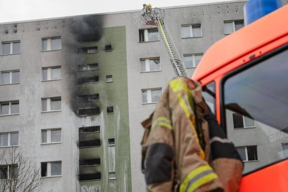Feuer in Hochhaus Feuer in Hochhaus
