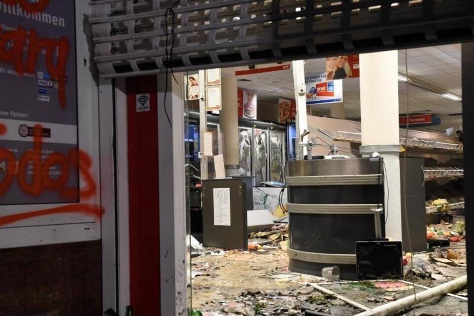 Geplündertes Geschäft Geplündertes Geschäft