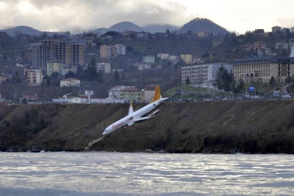 Flugzeug bei Landung fast ins Meer gestürzt