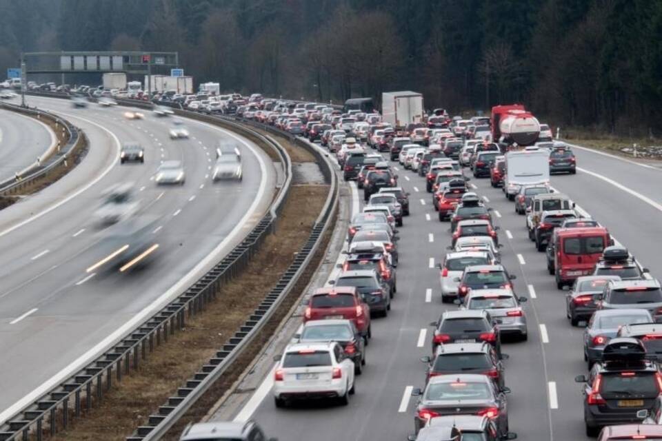 Stau auf der A8 Stau auf der A8
