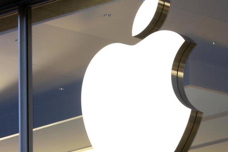 Apple Apple