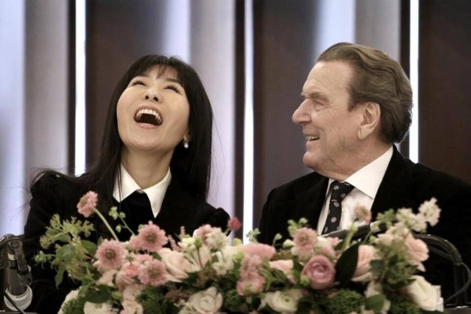 Gerhard Schröder & Soyeon Kim Gerhard Schröder & Soyeon Kim