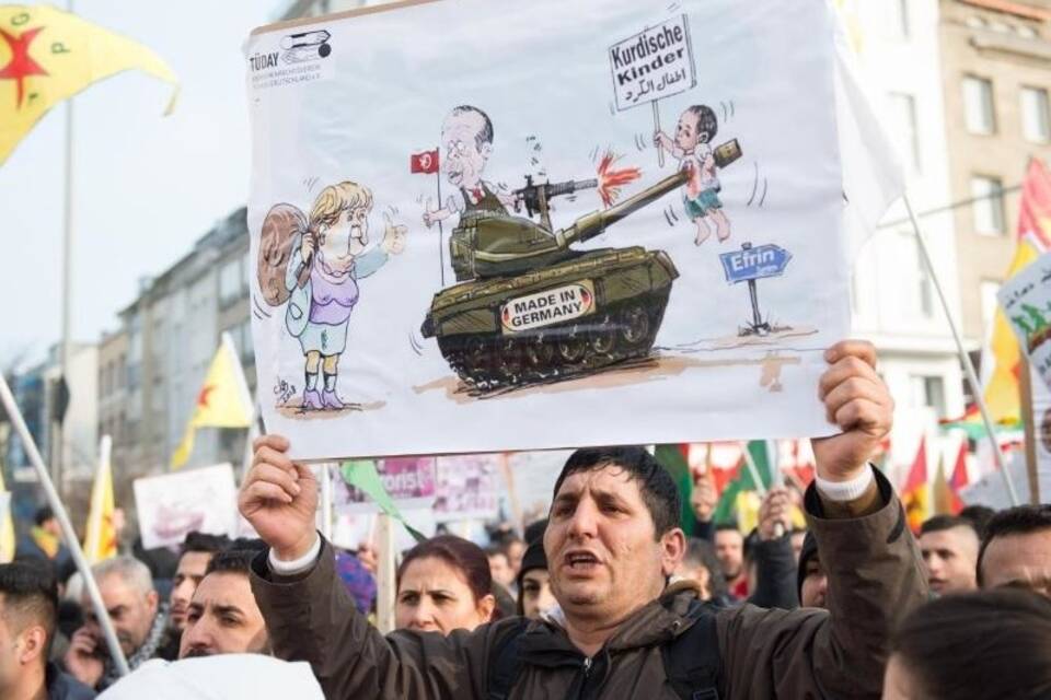 Protest gegen deutsche Panzer