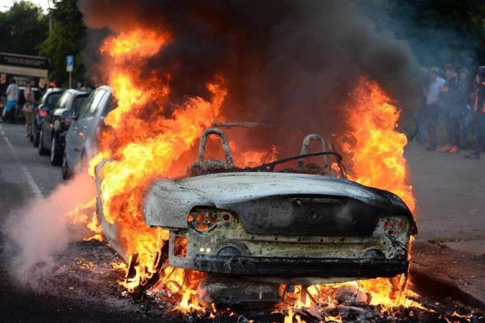 Brennendes Auto Brennendes Auto