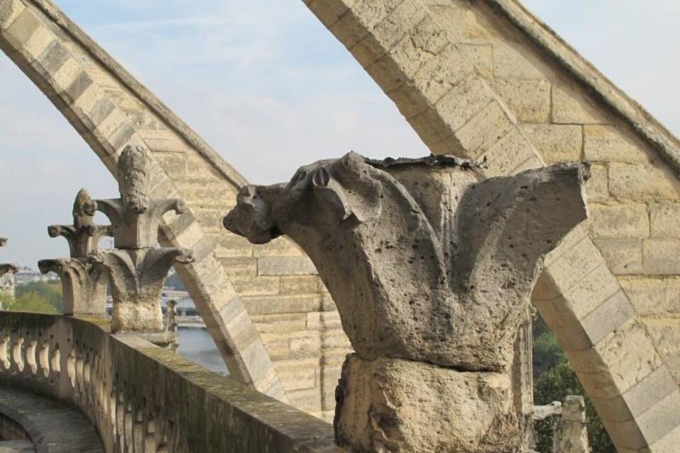 Notre-Dame bröckelt Notre-Dame bröckelt