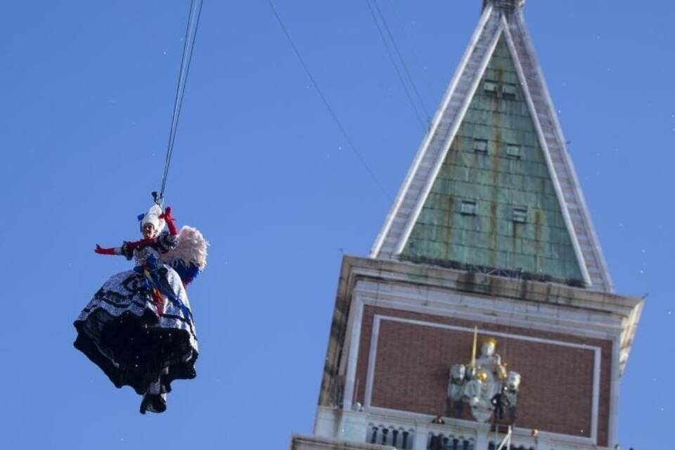 Karneval in Venedig - Flug des Engels