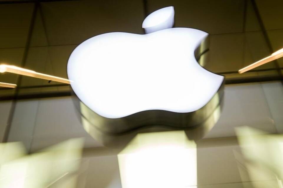 Apple Apple